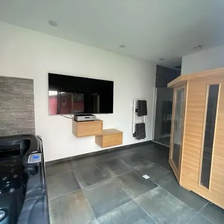 Apartment Le Nuage: Private Oasis With Garden Retreat Niort